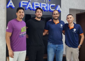 VISITA DA STARTUP EZ-DOC NA ACELERADORA A FÁBRICA